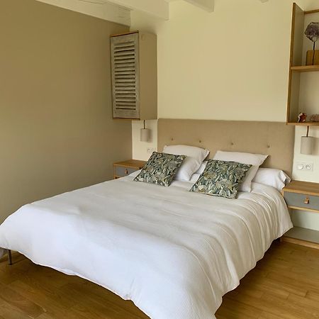 Bed and Breakfast Aux Logis De Fonfroide Chez Mylene & David Marcoles Exterior foto